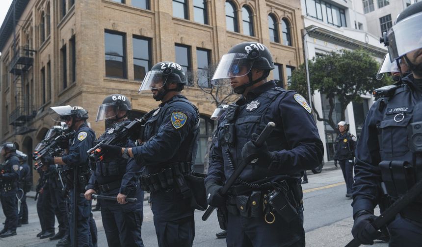 ABD'de Olağanüstü Hal! Askerler Los Angeles'ta Konuşlandırıldı