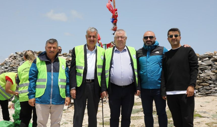 Edremit Belediyesi’nden Kazdağları Zirvesinde Anlamlı Temizlik Etkinliği
