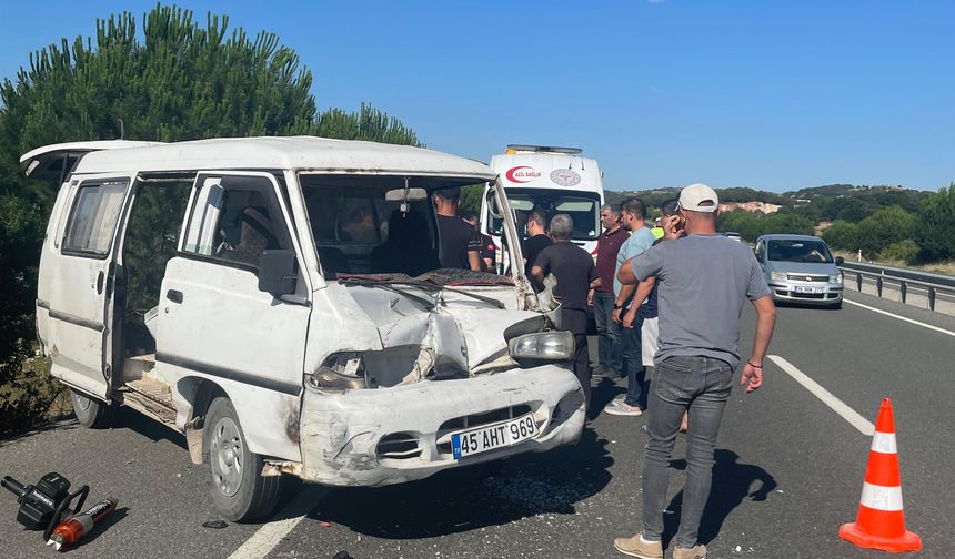 Balıkesir İvrindi'de Korkutan Kaza! Araç Sürücüsü Ağır Yaralandı!