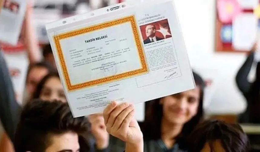MEB 2026 Yaz Tatili Takvimini İlan Etti! Okullar Ne Zaman Kapanacak, Karneler Ayın Kaçında Verilecek? İşte O Tarih...