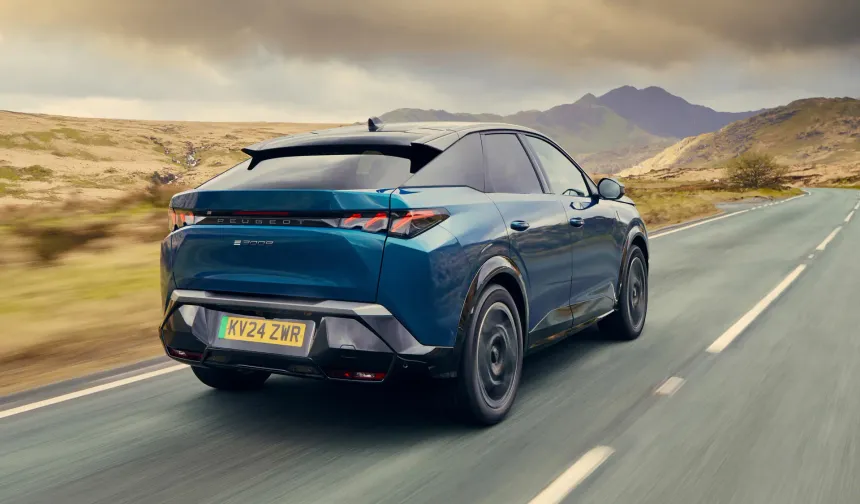 Lansman Fiyatı Açıklandı! 3008 Plug-in Hybrid Ön Siparişe Açılıyor