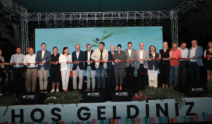 Burhaniye Kitap Fuarı Coşkuyla Başladı: Edebiyat, Sanat ve Demokrasi Buluştu!