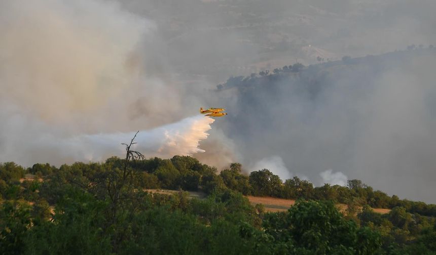 Dursunbey'de Yangın Gece Boyunca Sürdü, Gün Doğunca Helikopterler Havalandı