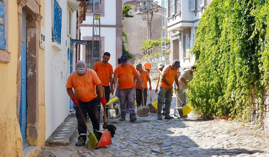 Sokak Sokak Temizlik Operasyonu! Ayvalık’ta Cunda’ya Bahar Geldi
