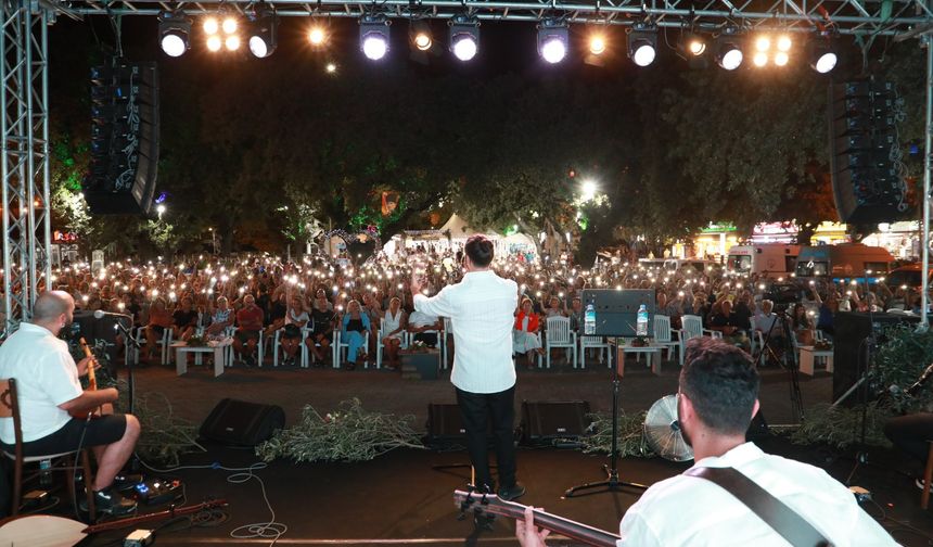 Burhaniye Kitap Fuarı’nda Kültür, Sanat ve Edebiyatın Dolu Dolu Yaşandığı Bir Gün Daha Geride Kaldı