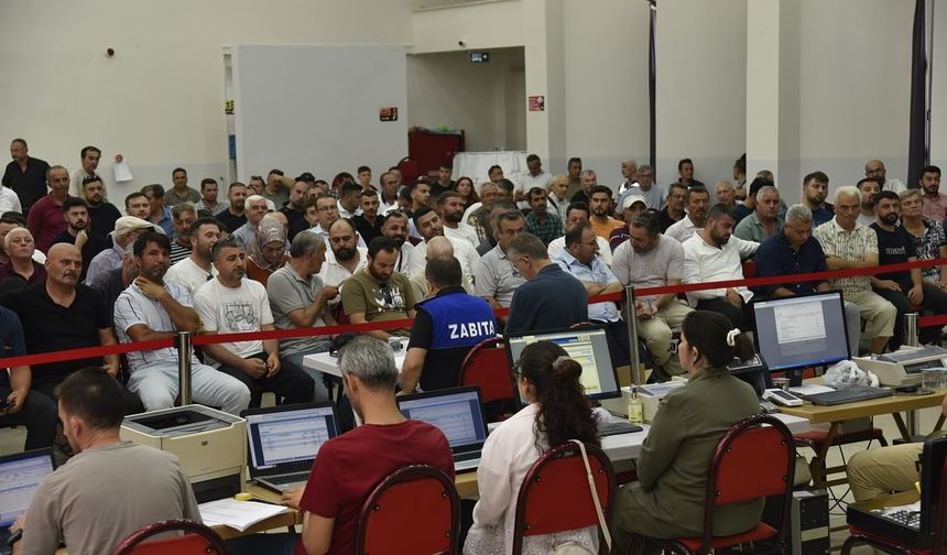 Dursunbey Panayırı’na Rekor İlgi: 89. Yıl İhale Süreci Yoğun Katılımla Gerçekleşti