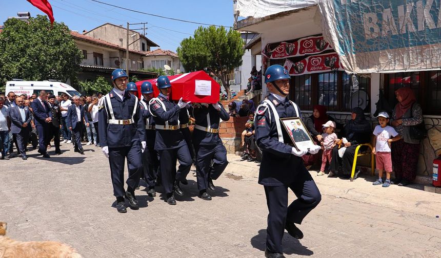 Sındırgı Şehidini Uğurladı: Jandarma Astsubay Berat Karabodur'a Son Veda