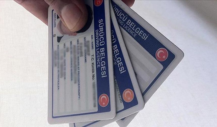 Ehliyet Yenileme Süreleri Uzatıldı mı? Bugün Son Gün mü? Eski Ehliyetler Geçersiz mi Sayılacak? Cezası Ne Kadar?