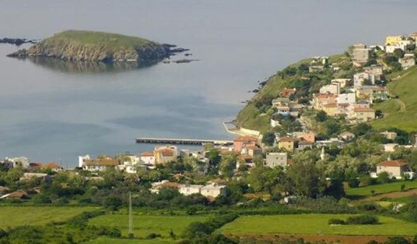 Taş Evler, Cam Gibi Deniz, Sessiz Sokaklar! 2 Bin Kişinin Yaşadığı Marmara’daki Bu Ada, Tatil Cenneti Olmaya Aday!