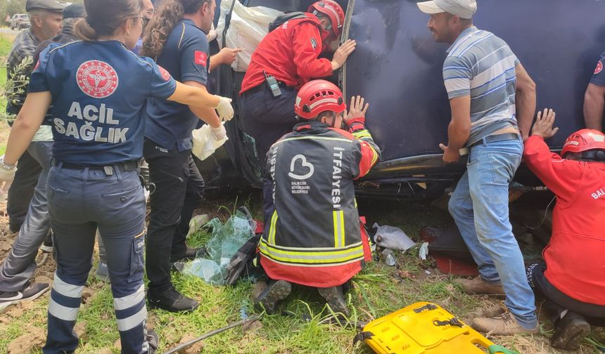 Havran'da Feci Kaza! Araçta Sıkışan Sürücü Son Anda Kurtarıldı