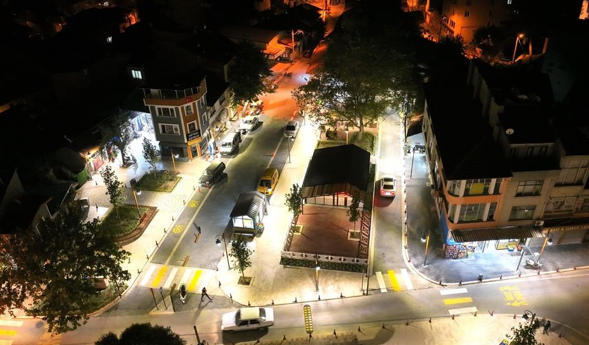 Dursunbey’in Yeni Buluşma Adresi: 4.100 Metrekarelik “Çarşı Meydanı” Açıldı