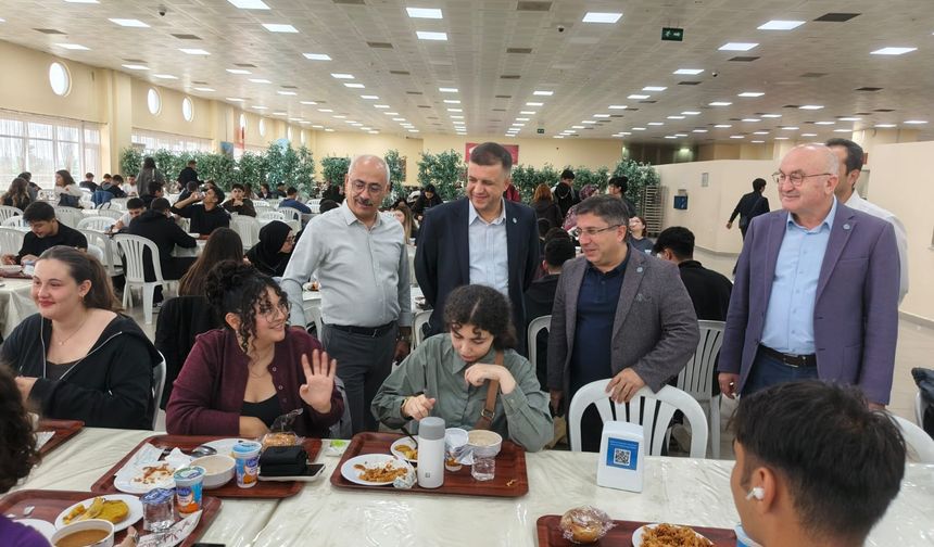 BAÜN Rektörü Oğurlu’dan Öğrencilere Sürpriz Yemekhane Ziyareti