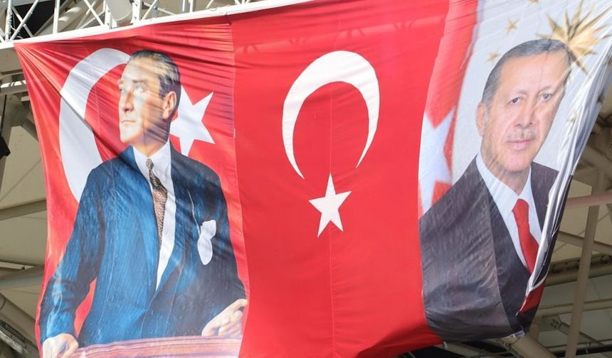 Balıkesir’de 29 Ekim Afiş Talimatı Tartışması: Köybaşı ve Aydemir Karşı Karşıya