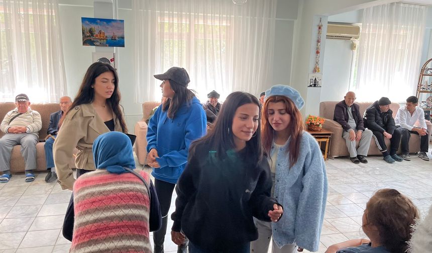 Havran’da Gönül Köprüsü Kuruldu: Gençler Huzurevi Sakinlerini Unutmadı