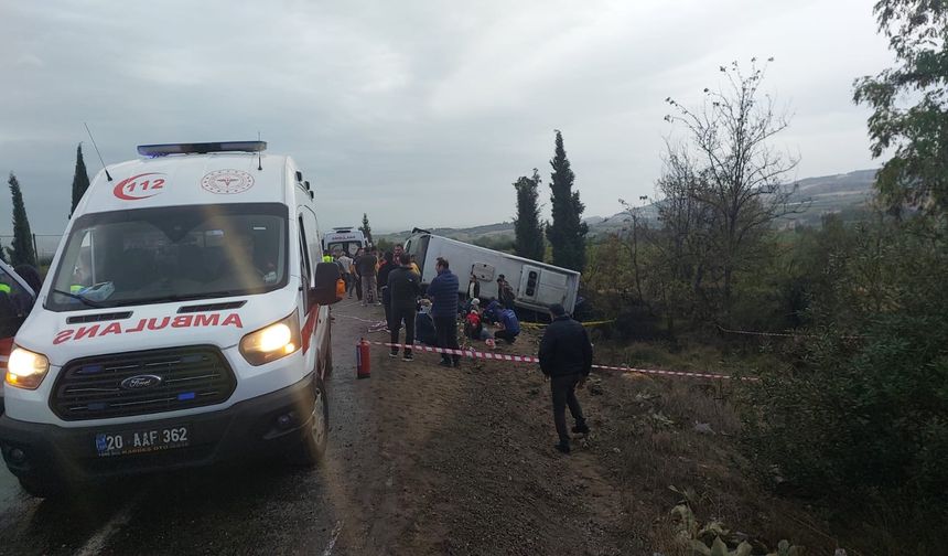 Denizli'de Feci Kaza! Midibüs Devrildi! 32 Kişi Yaralandı, 1 Kişi Hayatını Kaybetti!