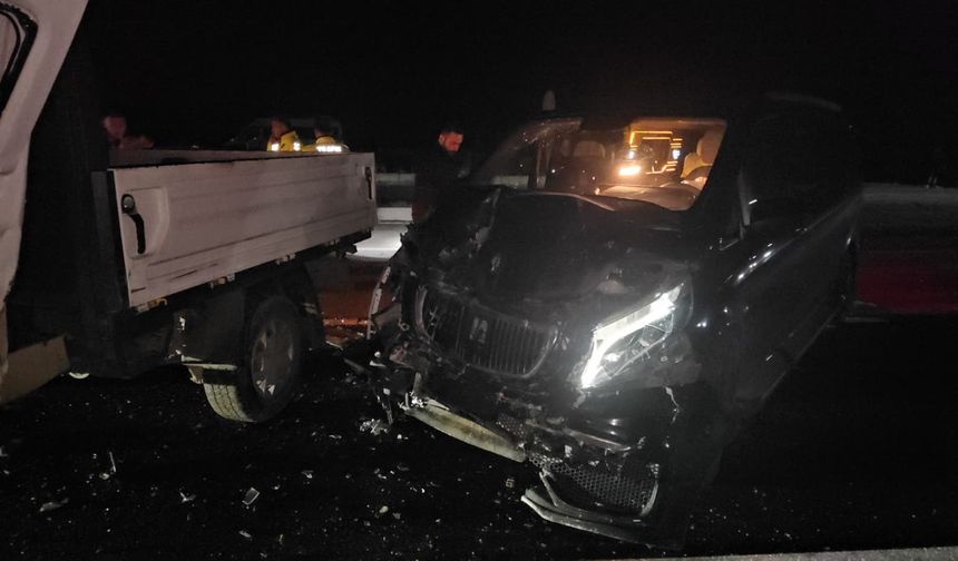 Çorum'da Feci Kaza! Kamyonetle Minibüs Çarpıştı! Anahtar Parti Genel Başkan Yardımcısı Hayati Çetin Yaralandı!