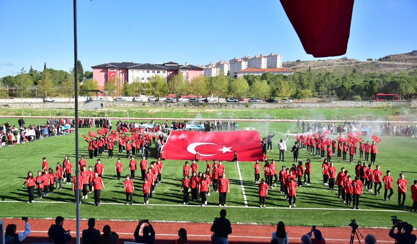 Sındırgı’da Cumhuriyet Bayramı Coşkusu Depremin Gölgesinde Yaşandı