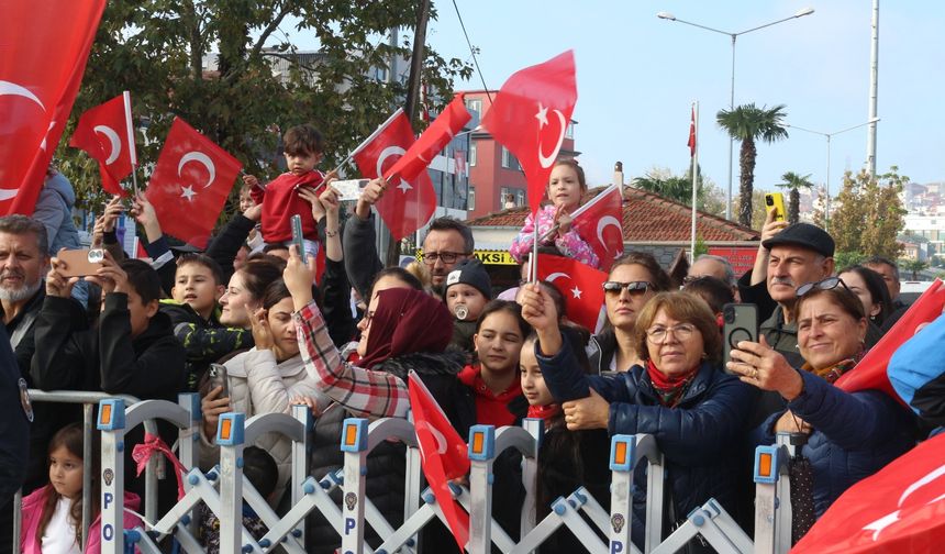Cumhuriyetin 102. yılı kutlu olsun... Balıkesir'deki kutlamalardan kareler