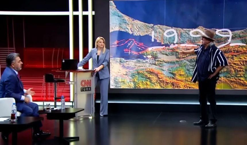 CNN Türk Yayınında Gergin Anlar! Şener Üşümezsoy Çileden Çıktı!