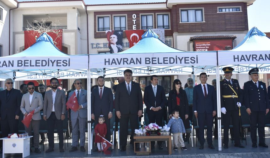 Havran’da 29 Ekim Cumhuriyet Bayramı Coşkusu Hamambaşı Meydanı’nı Doldurdu