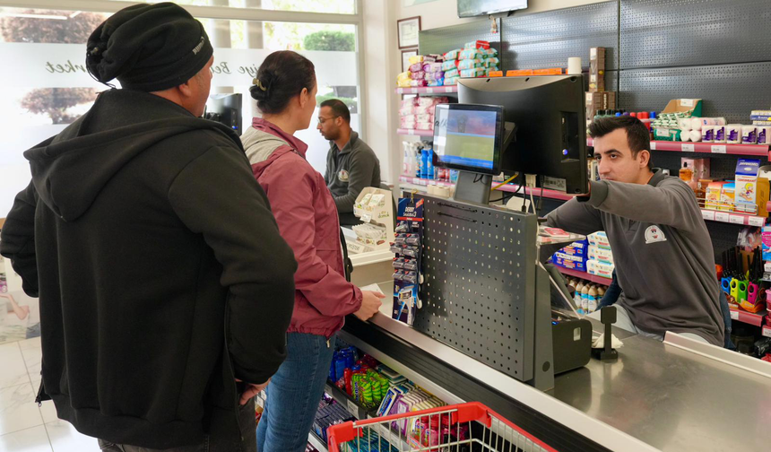 Burhaniye'de sosyal belediyeciliğin yeni adresi: Halk Market