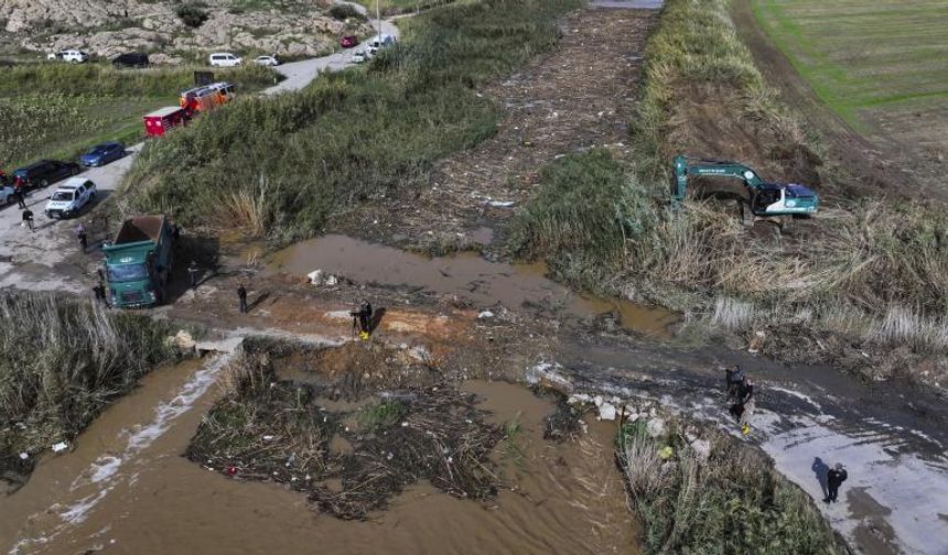 İzmir Foça'da Sel Faciası! 70 Yaşındaki Bülent Kaptanoğlu’nun Cansız Bedenine Ulaşıldı!