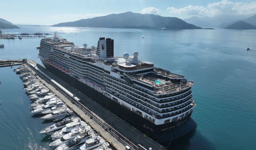 2 bin 594 yolcusuyla limana yanaştı...