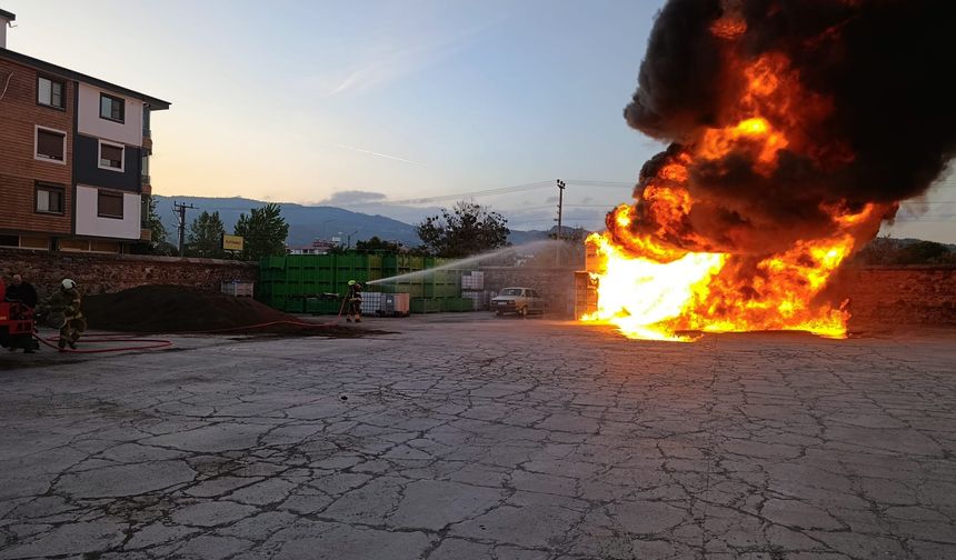 Havran'da Korkutan Yangın! İş Yeri Küle Döndü!