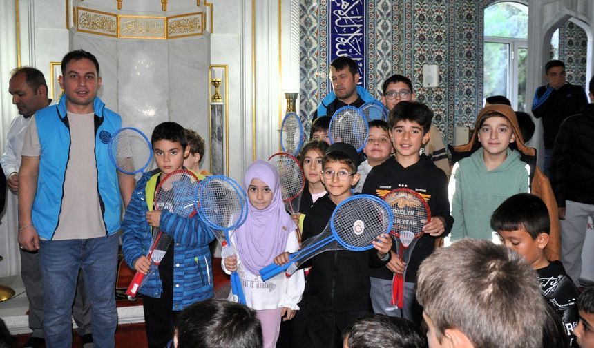 Balıkesir’de Çocuklar ve Gençler İmam Birgivi Camisi’nde Sabah Namazında Buluştu