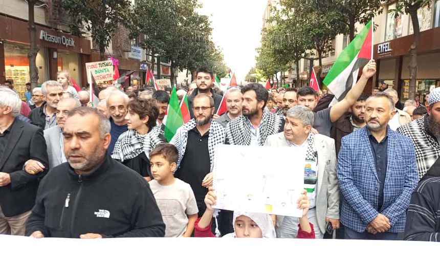 Balıkesir'de Filistin yürüyüşü... "Kalbimizin yarısı Gazze'de kaldı"