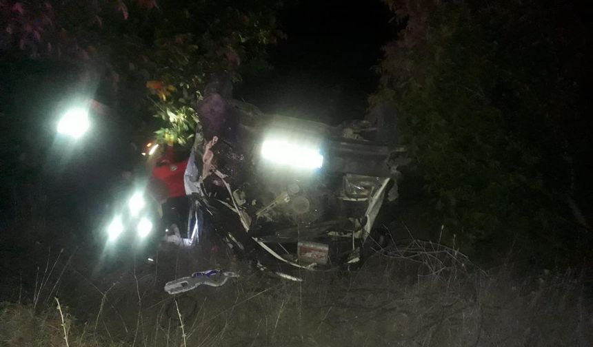 Savaştepe’de Tek Taraflı Trafik Kazası: Araçta Sıkışan Sürücü Yaralandı