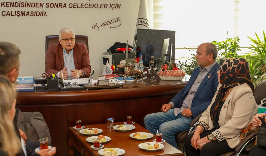 Muhtarlar Günü Öncesinde Anlamlı Buluşma! Burhaniye Belediyesi'nde Muhtarlar Bir Arada, Mahallelerin Nabzı Tutuldu!