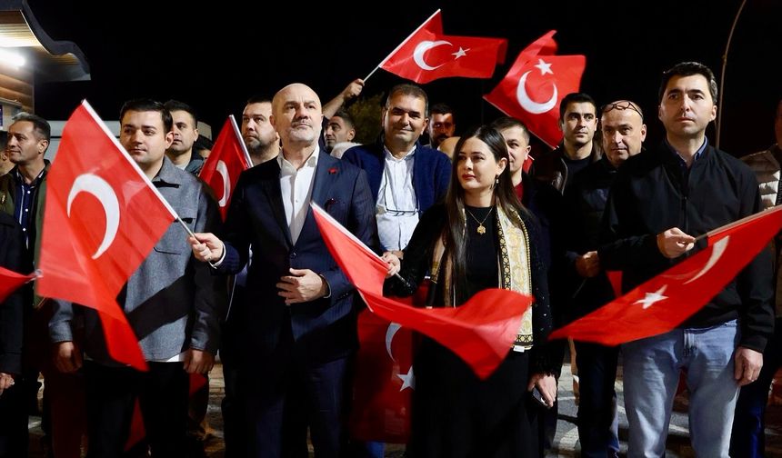 Marmara Adalar’da Cumhuriyet Yürüyüşü Coşkusu! Kırmızı-Beyaz Gecede Bayraklar Dalgalandı