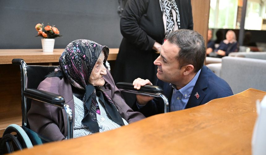 Durduğu yerde duramayan, hiperaktif bir politikacı: Ahmet Akın!