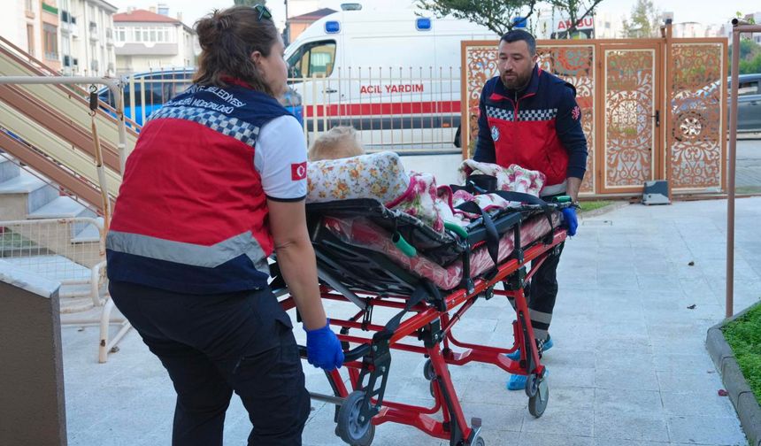 Burhaniye Belediyesi’nin Evde Bakım Hizmetleri Devam Ediyor