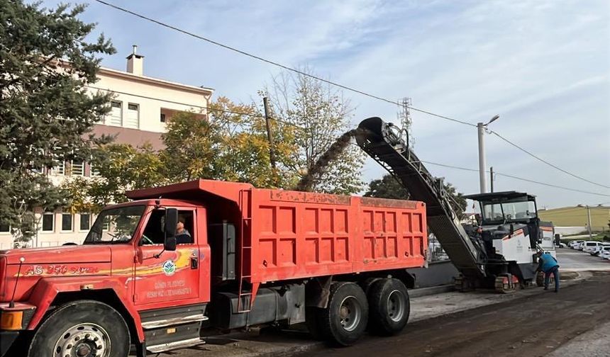 Gönen’de Ayvacık Caddesi’nde Çalışmalar Aralıksız Devam Ediyor