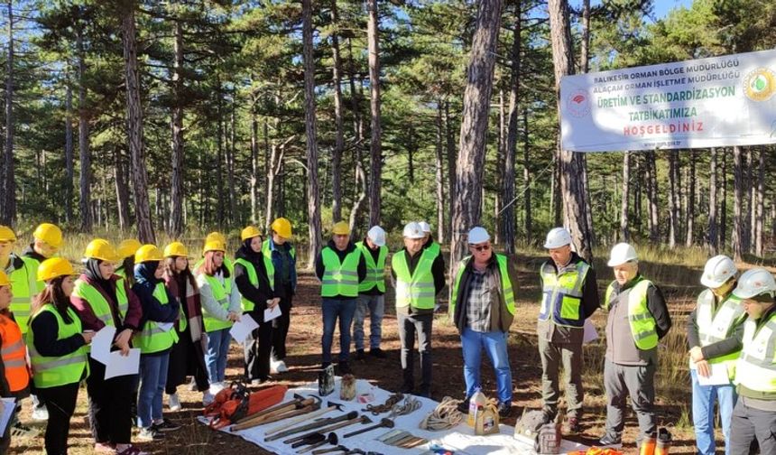 Dursunbey MYO Öğrencileri Orman Emvali Üretim Tatbikatında