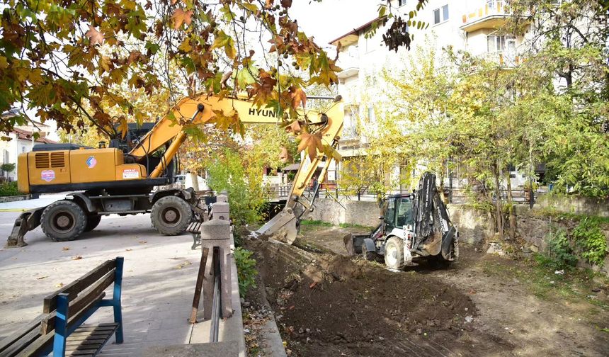 Sındırgı Belediyesi Ekipleri İlçe Genelinde Çalışmalarını Sürdürüyor