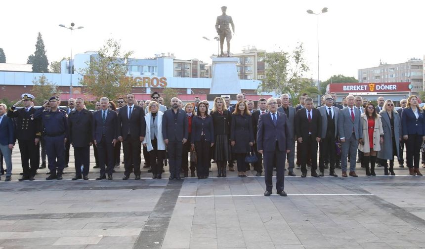 Edremit’te 24 Kasım Öğretmenler Günü İçin Çelenk Sunma Töreni Düzenlendi