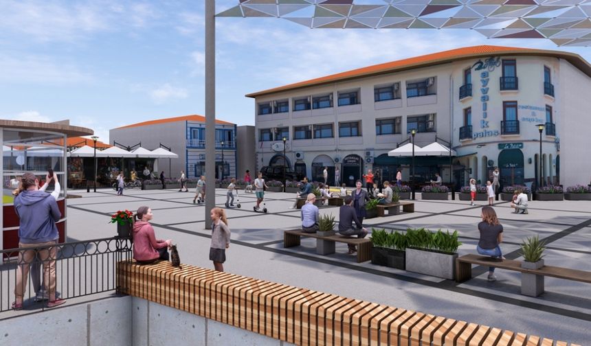 Ayvalık'ta denize açılan yeni meydan