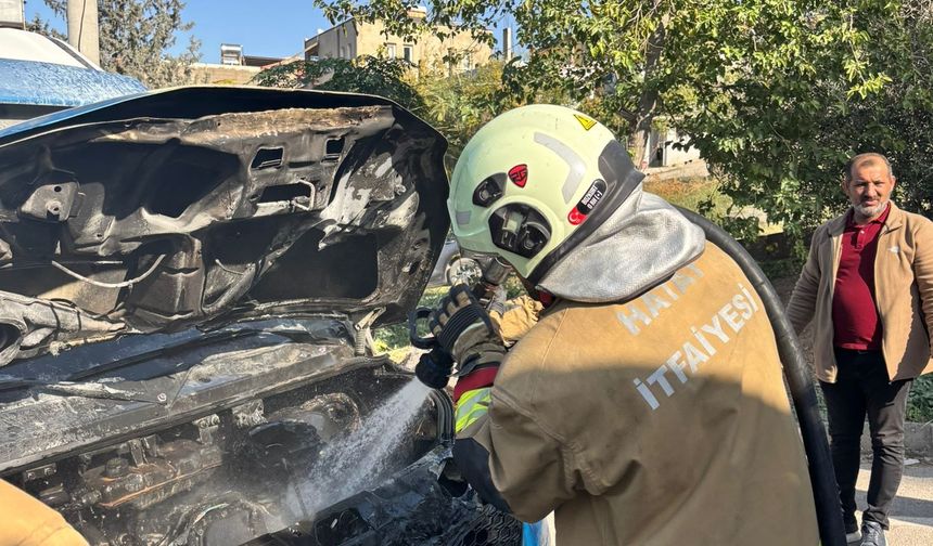 Hatay İskenderun’da Feci Yangın! Yolcu Minibüsü Alev Aldı!