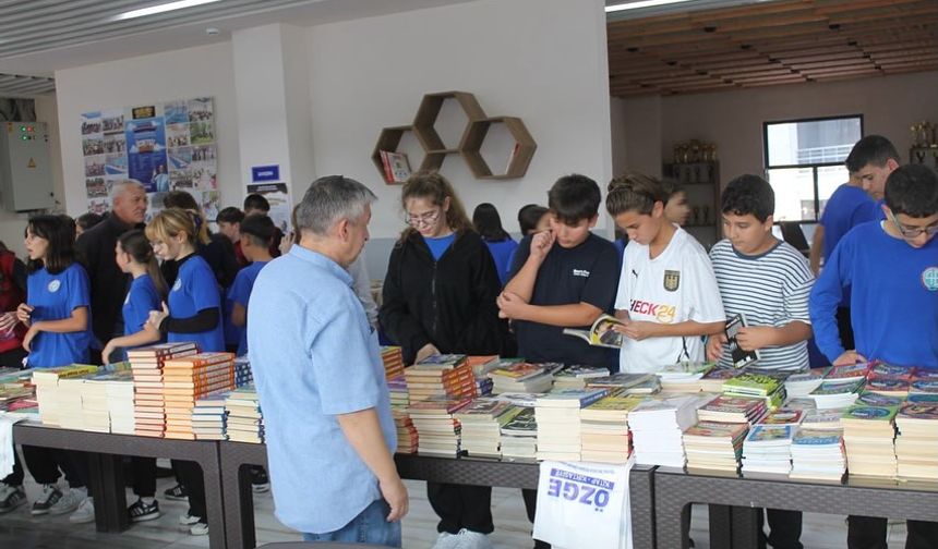 Bigadiç Kitap Günleri Coşkuyla Devam Ediyor: Edebiyat ve Sanat Dolu Günler