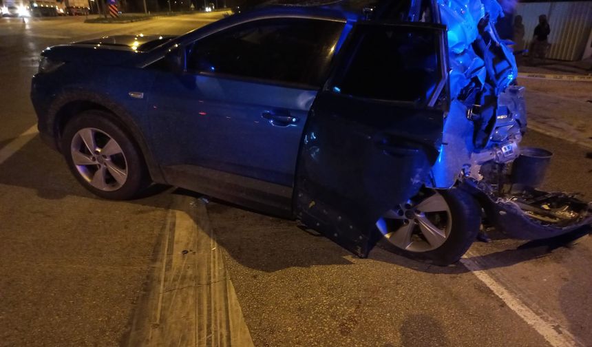 Susurluk-Bandırma Karayolunda Feci Kaza: Otomobil Tıra Çarptı, 1 Kişi Hayatını Kaybetti!