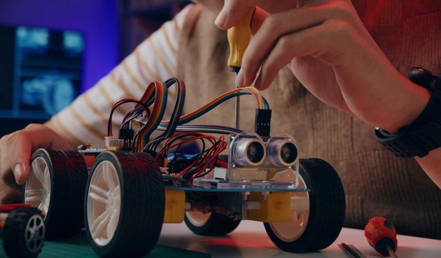 Burhaniye’de 8-13 Yaş Öğrenciler İçin Robotik Kodlama Kursu Başlıyor