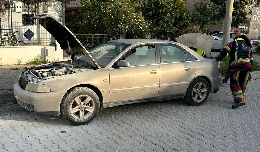 Burhaniye’de Seyir Halindeki Otomobilin Motoru Alev Aldı