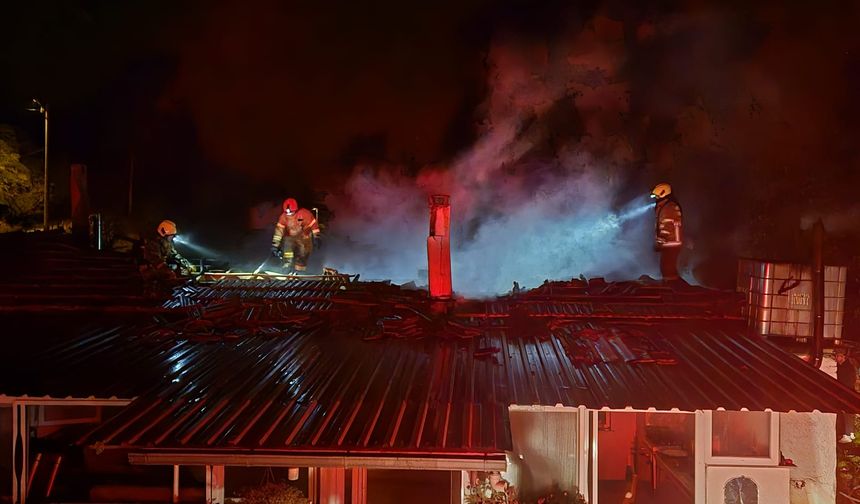 Susurluk’ta Korkutan Yangın! Tek Katlı Ev Alevlere Teslim Oldu