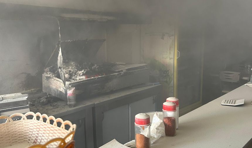 Burhaniye'de Feci Yangın! İşletmenin Bacasından Alevler Yükseldi!