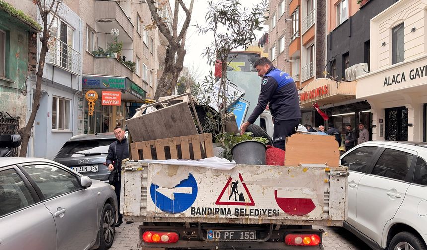 Bandırma’da Yoğun Denetim: Zabıta İşgaliyeleri Kaldırıyor, Yollar Rahatlıyor