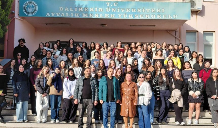 Turgutlu Zübeyde Hanım MTAL Öğrencileri Ayvalık MYO’yu Ziyaret Etti