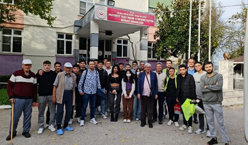 BAÜN Balıkesir MYO Öğrencileri Huzurevinde Sosyal Sorumluluk Etkinliği Gerçekleştirdi